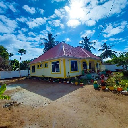L&J Modern Backpackers Kigamboni Beach House Bed and Breakfast Dar es Salaam Esterno foto