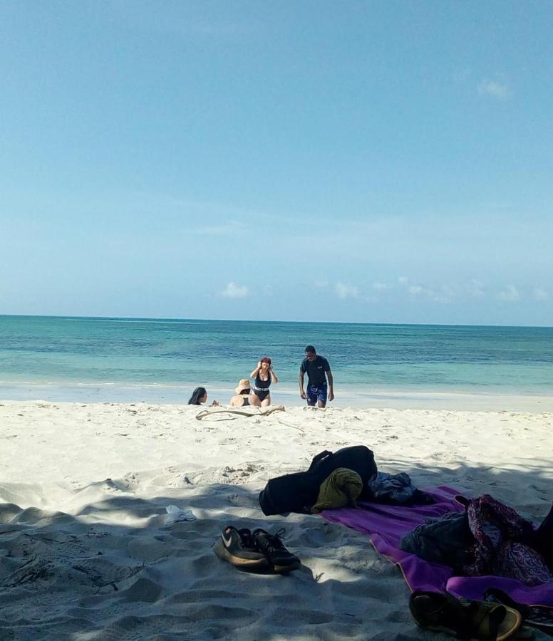 L&J Modern Backpackers Kigamboni Beach House Bed and Breakfast Dar es Salaam Esterno foto