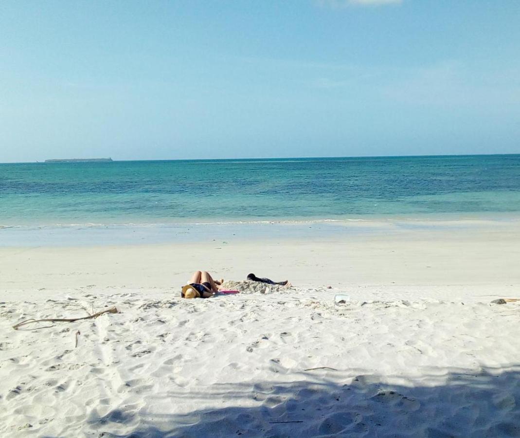 L&J Modern Backpackers Kigamboni Beach House Bed and Breakfast Dar es Salaam Esterno foto