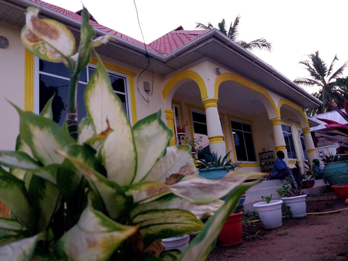 L&J Modern Backpackers Kigamboni Beach House Bed and Breakfast Dar es Salaam Esterno foto