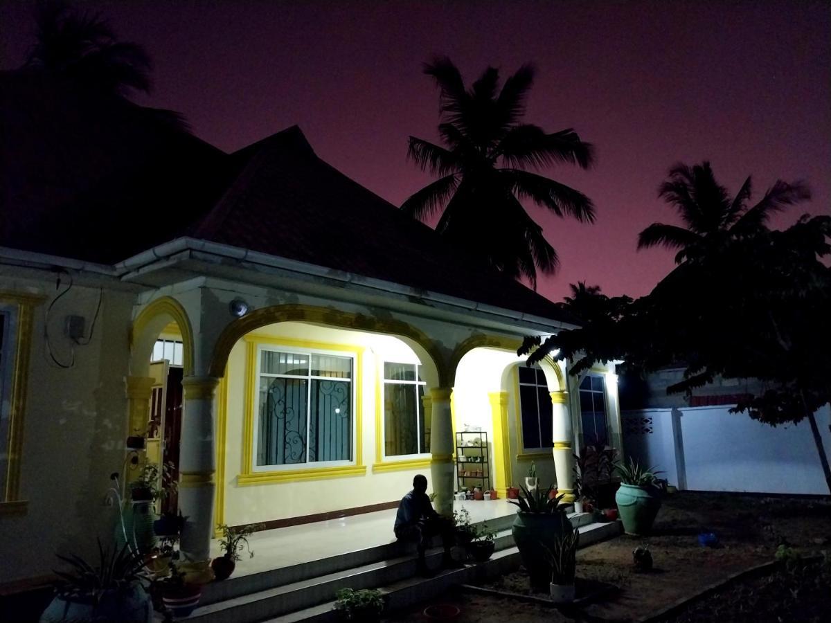 L&J Modern Backpackers Kigamboni Beach House Bed and Breakfast Dar es Salaam Esterno foto