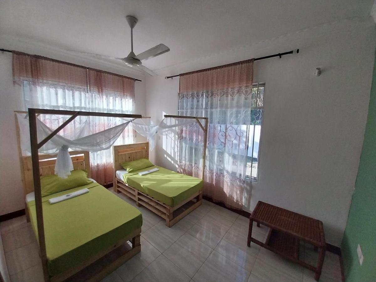L&J Modern Backpackers Kigamboni Beach House Bed and Breakfast Dar es Salaam Esterno foto