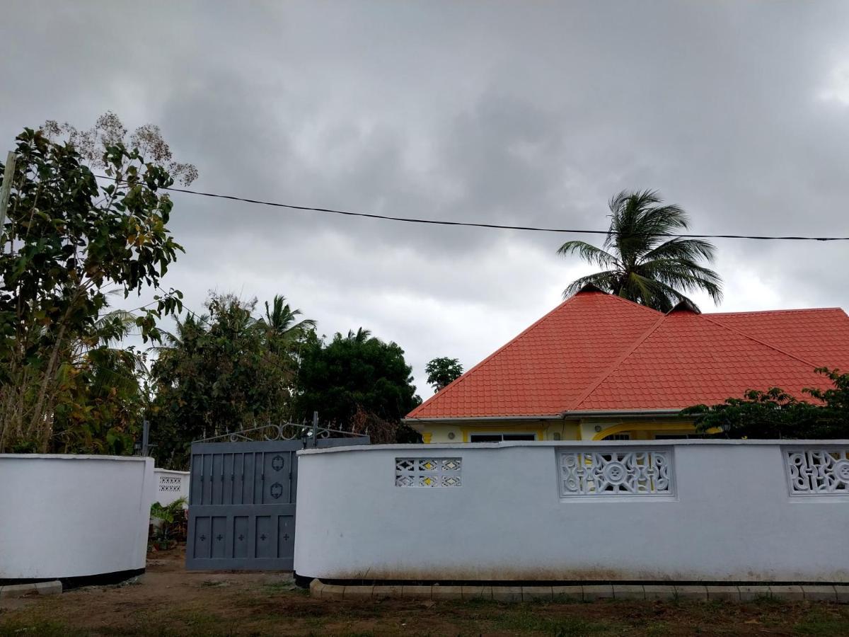 L&J Modern Backpackers Kigamboni Beach House Bed and Breakfast Dar es Salaam Esterno foto