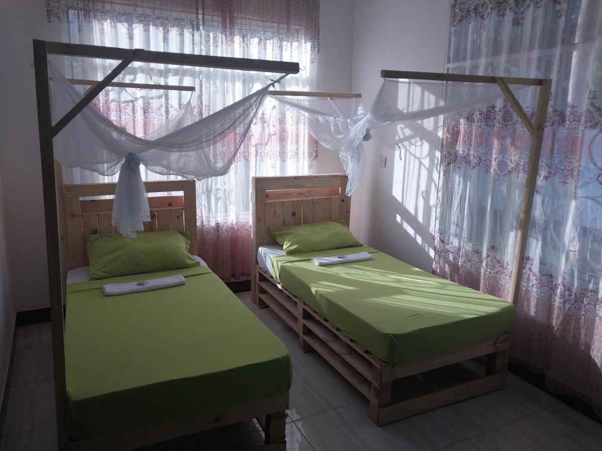 L&J Modern Backpackers Kigamboni Beach House Bed and Breakfast Dar es Salaam Esterno foto