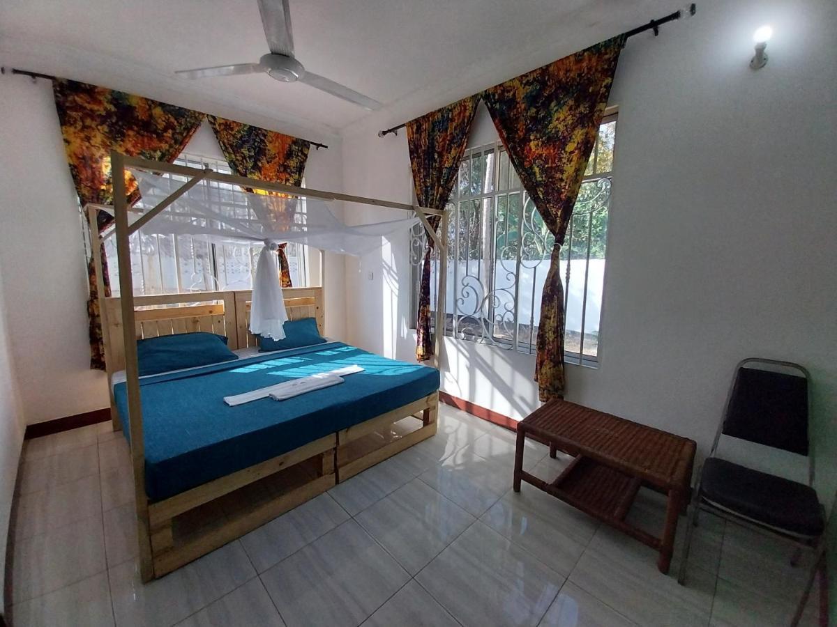 L&J Modern Backpackers Kigamboni Beach House Bed and Breakfast Dar es Salaam Esterno foto