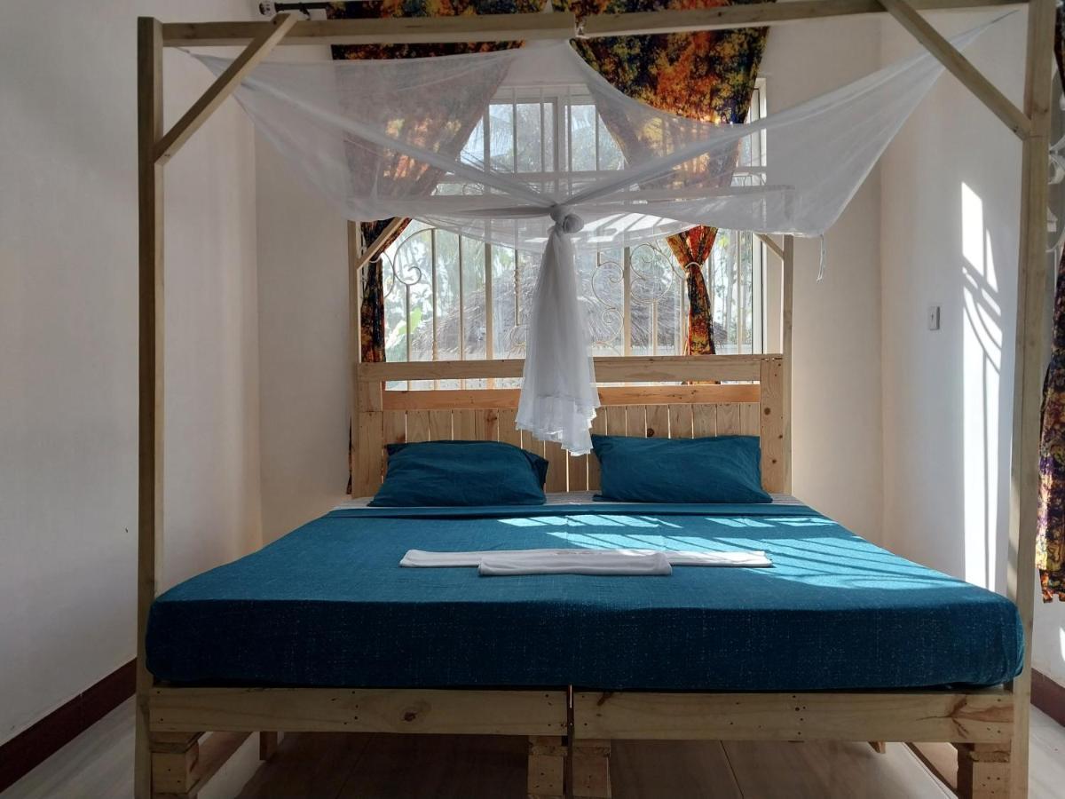 L&J Modern Backpackers Kigamboni Beach House Bed and Breakfast Dar es Salaam Esterno foto