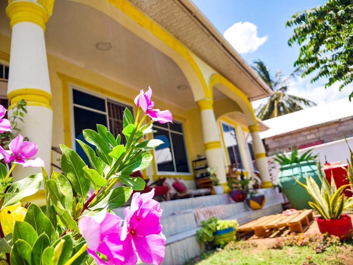 L&J Modern Backpackers Kigamboni Beach House Bed and Breakfast Dar es Salaam Esterno foto
