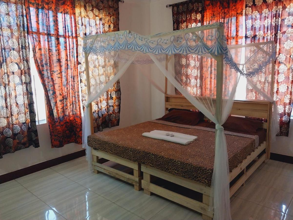 L&J Modern Backpackers Kigamboni Beach House Bed and Breakfast Dar es Salaam Esterno foto