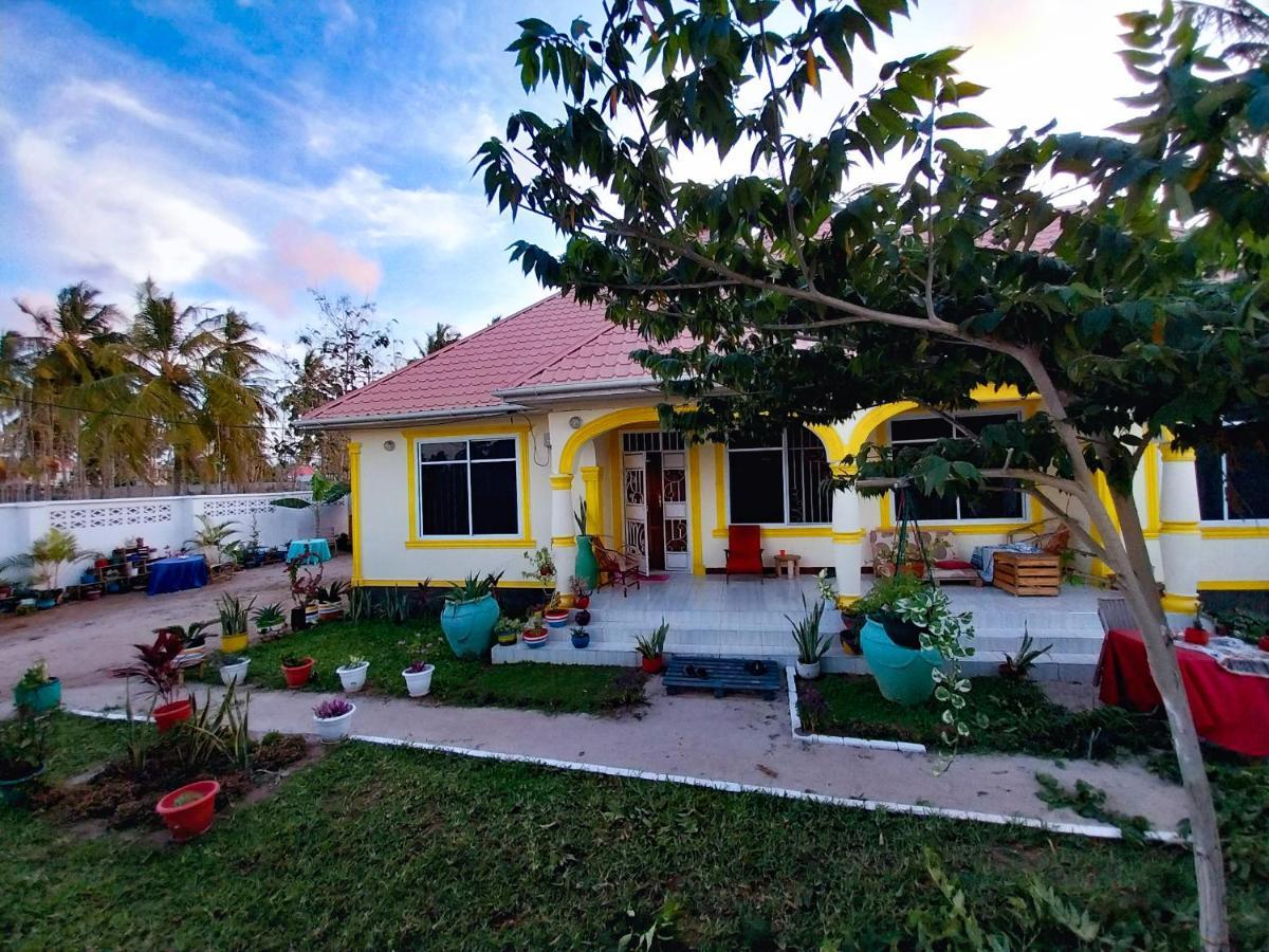 L&J Modern Backpackers Kigamboni Beach House Bed and Breakfast Dar es Salaam Esterno foto