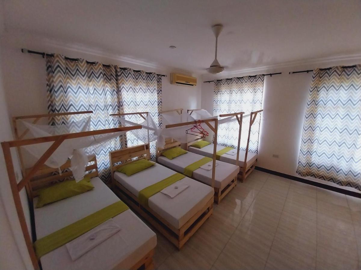 L&J Modern Backpackers Kigamboni Beach House Bed and Breakfast Dar es Salaam Esterno foto