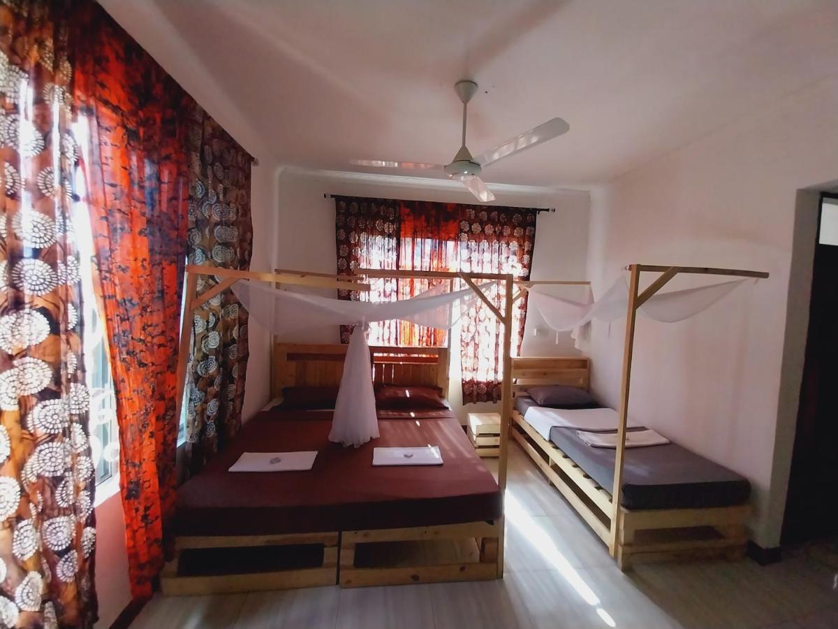 L&J Modern Backpackers Kigamboni Beach House Bed and Breakfast Dar es Salaam Esterno foto