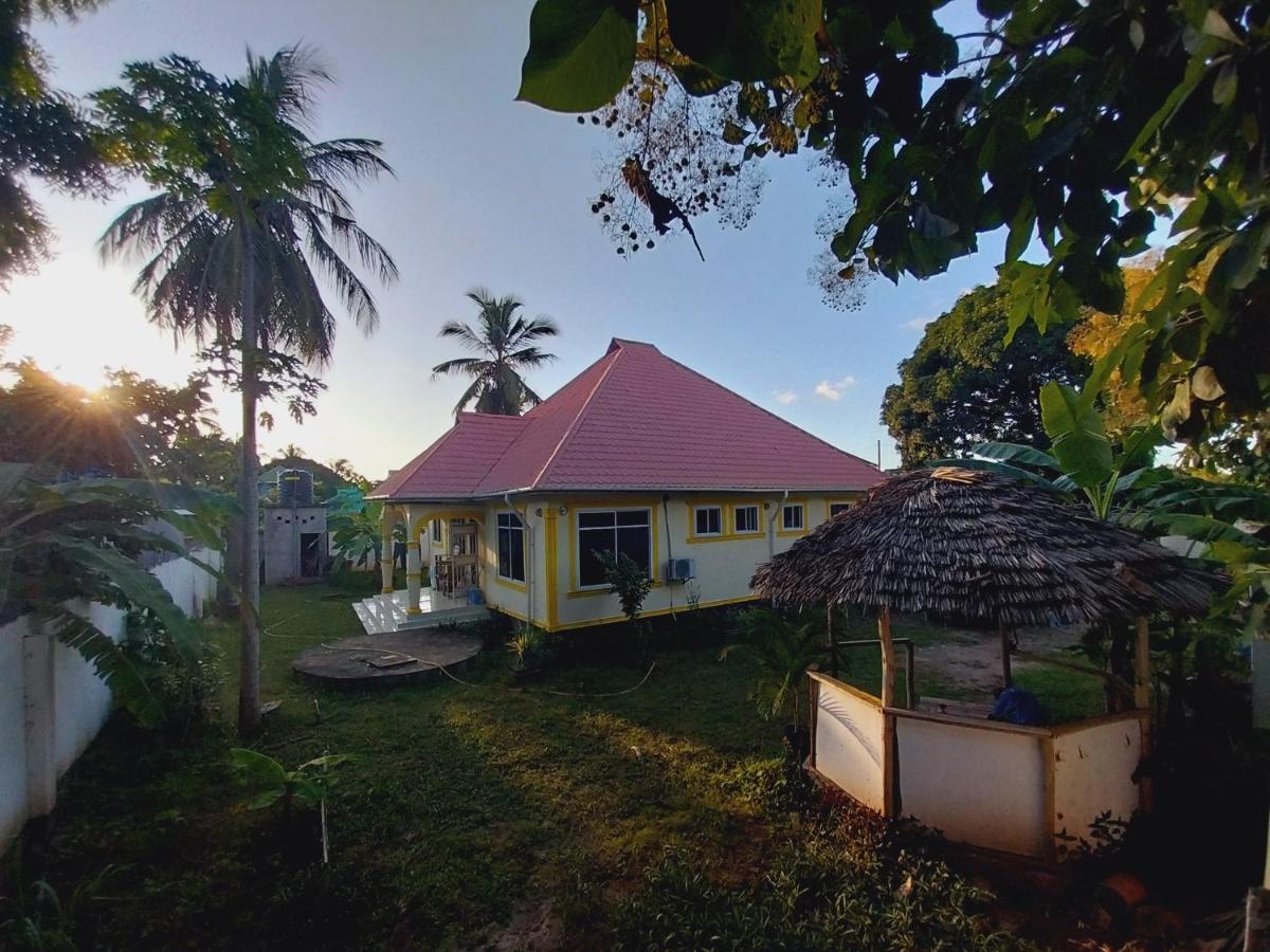 L&J Modern Backpackers Kigamboni Beach House Bed and Breakfast Dar es Salaam Esterno foto