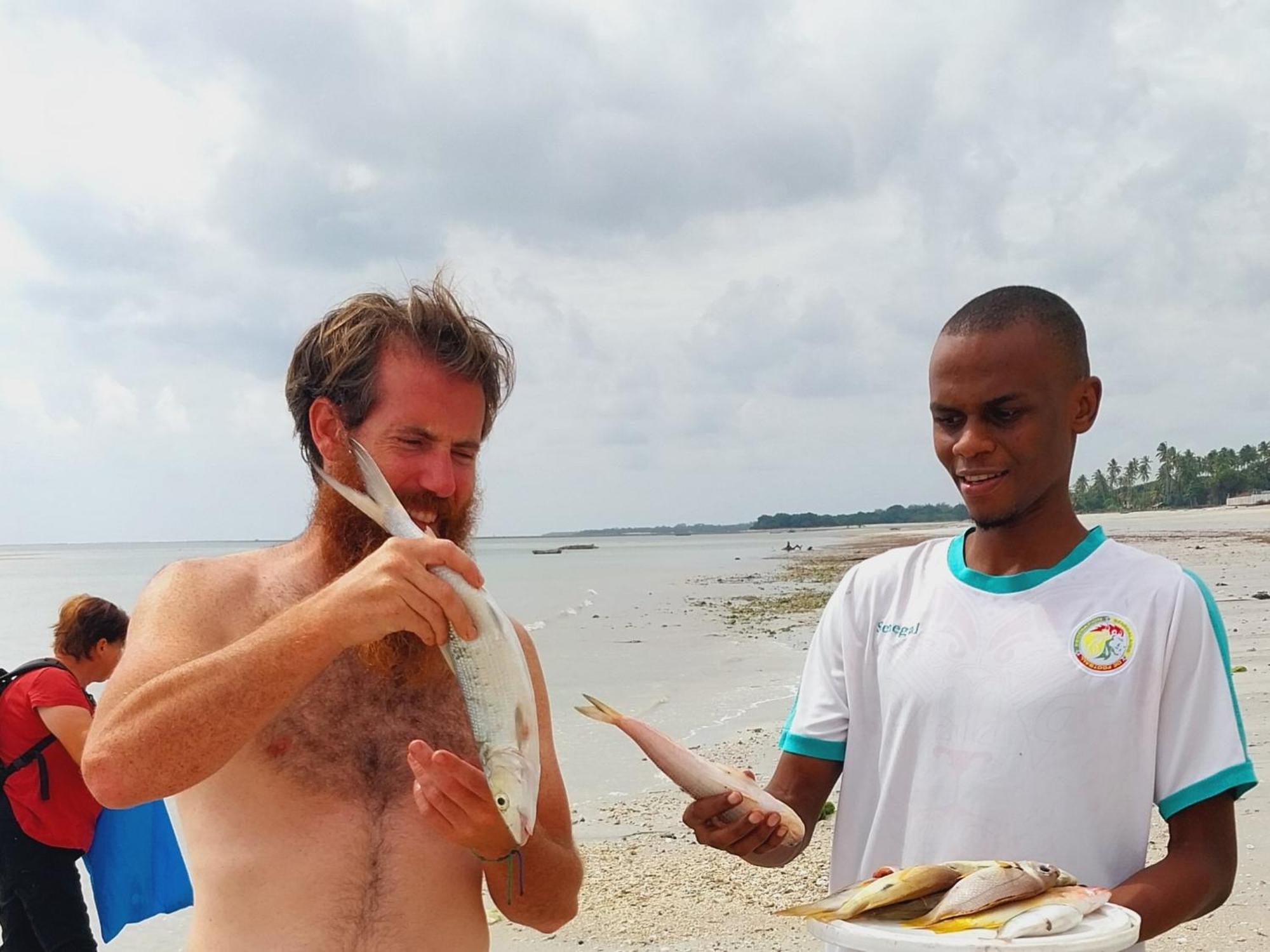 L&J Modern Backpackers Kigamboni Beach House Bed and Breakfast Dar es Salaam Esterno foto